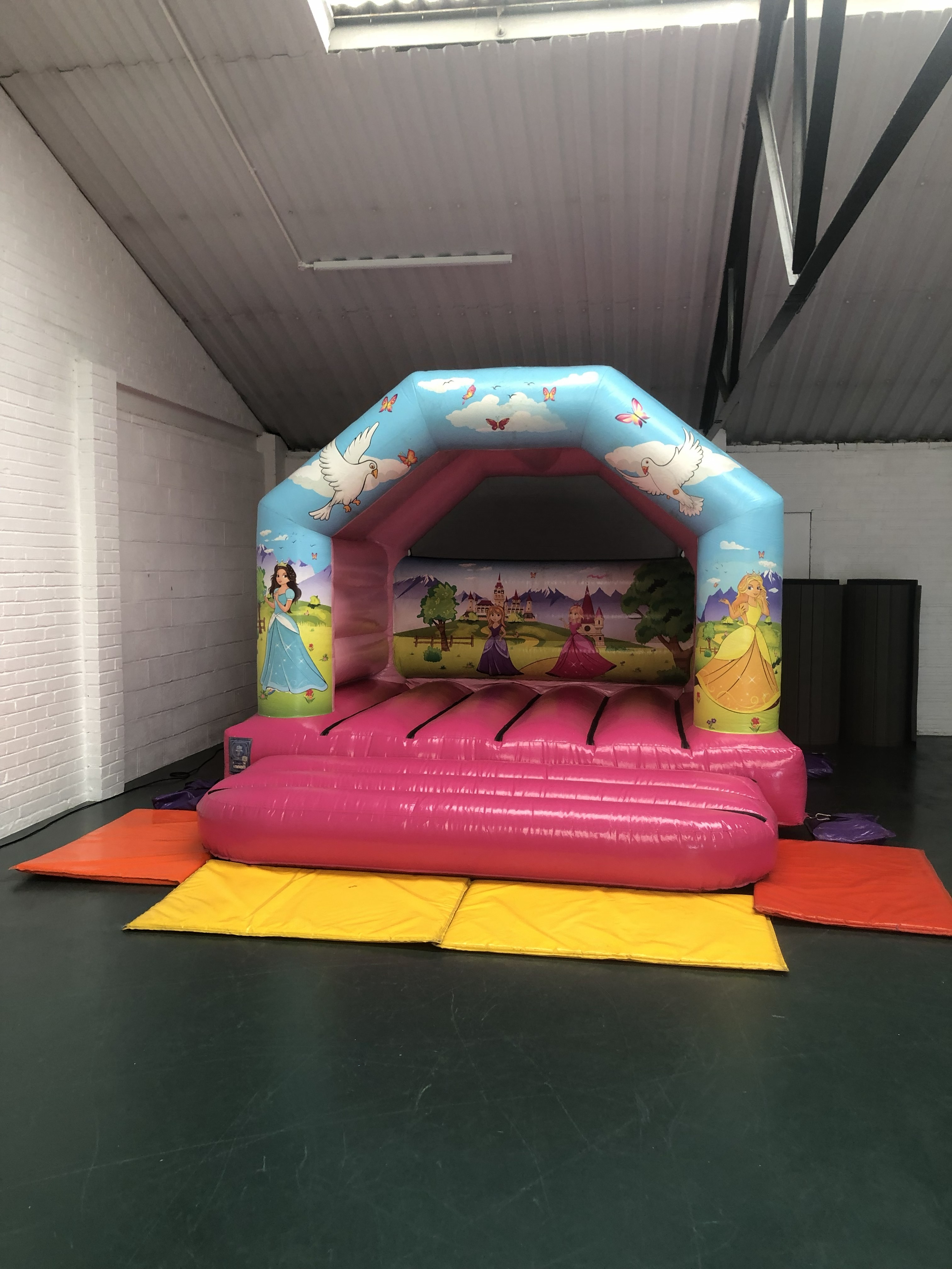 Bouncy Castle Hire Poulton Princess bouncy castle hire Poulton-le-Fylde